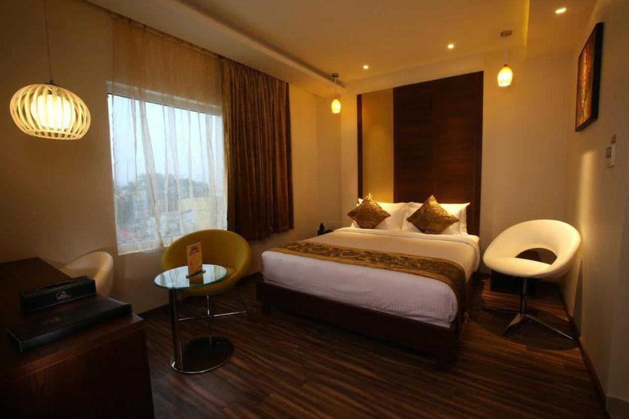 Jagadish Brigade Hotel Bangalore Exterior foto